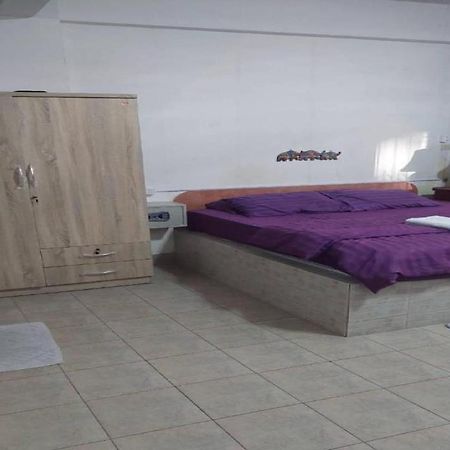 Pluemchai Guesthouse Praia de Jomtien Exterior foto