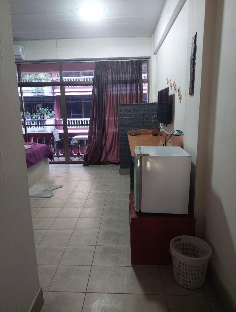 Pluemchai Guesthouse Praia de Jomtien Exterior foto