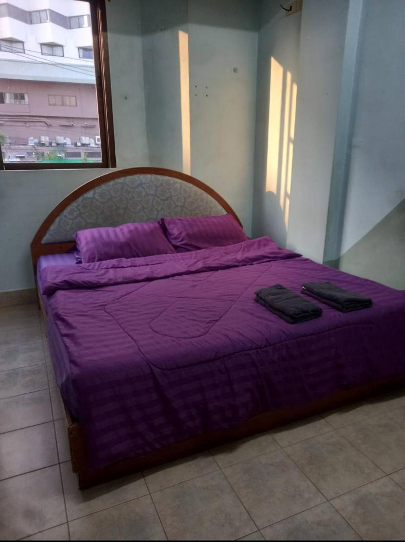 Pluemchai Guesthouse Praia de Jomtien Exterior foto